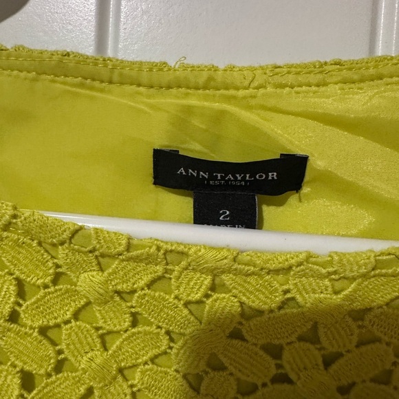 Ann Taylor Green Sheath Mini Dress Scoop Neck Sleeveless Size 2 - Picture 2 of 3